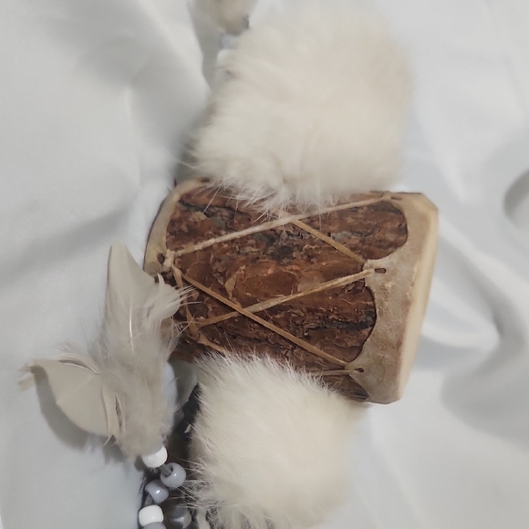 Handcrafted Feather Decor with Natural Tones - Picture 3 of 6